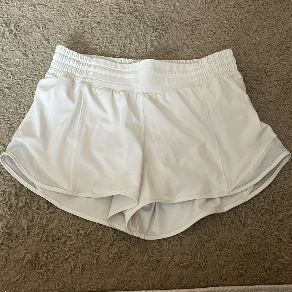 Lululemon Hotty Hot High Rise Line Short 2.5”